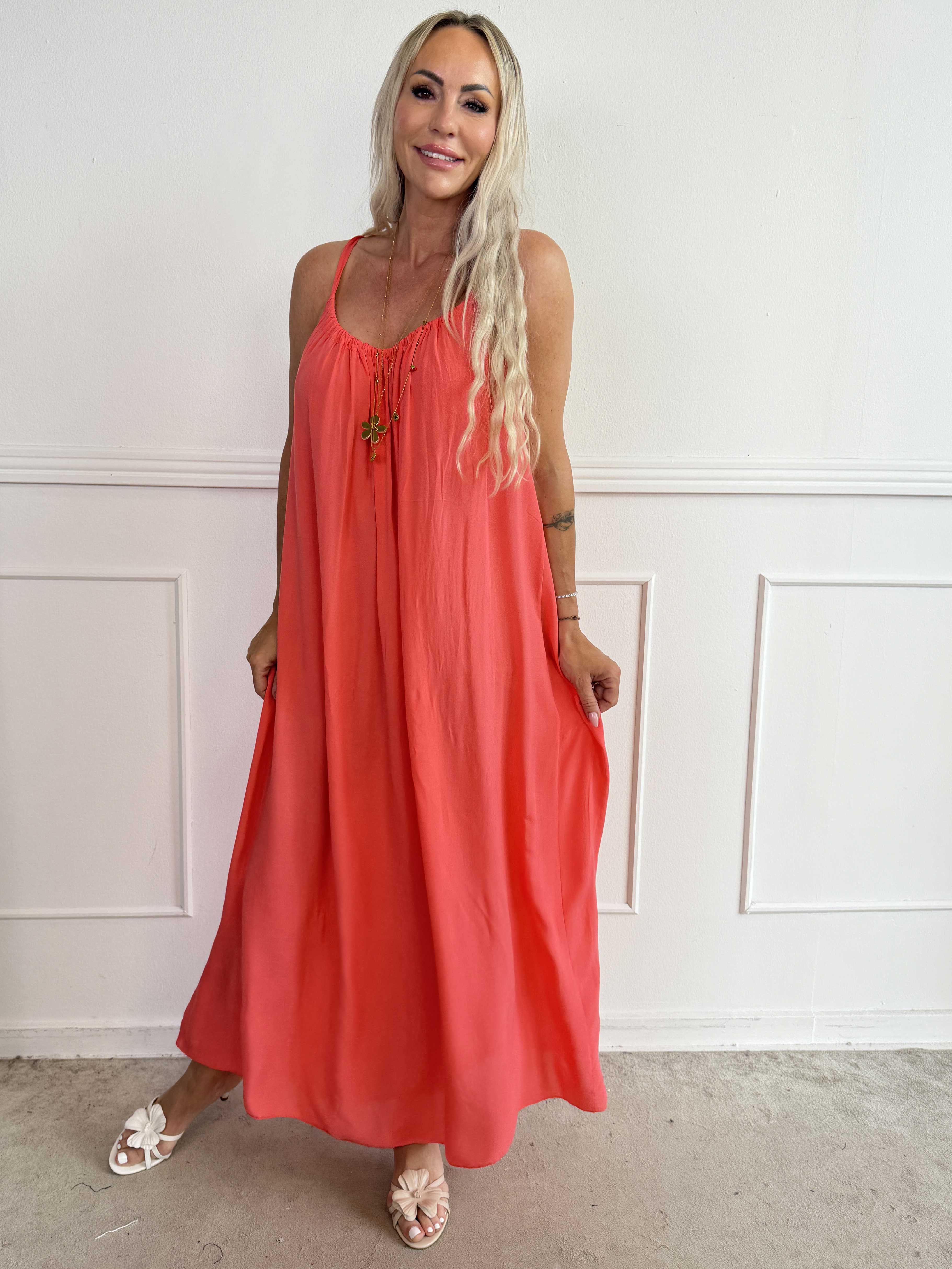 Sunshines Long - Lang og luftig plus size stropkjole i viskose